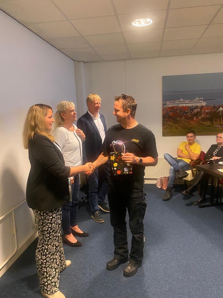 NatalieNTK's tweet photo. Wat een eer om namens BBB Fryslân de helden van het Search and Rescueteam Nederland (SAR Nederland) vanmorgen een prachtig symbool te mogen uitreiken voor al hun inspanningen en tijd tijdens de zoektocht naar de slachtoffers van het ongeluk afgelopen oktober bij Terschelling. 
We mogen trots zijn op zo’n geweldig team van betrokken en bevlogen vrijwilligers die tot het uiterste gaan. 

#helden #team #bevlogen #betrokken
#sarnederland