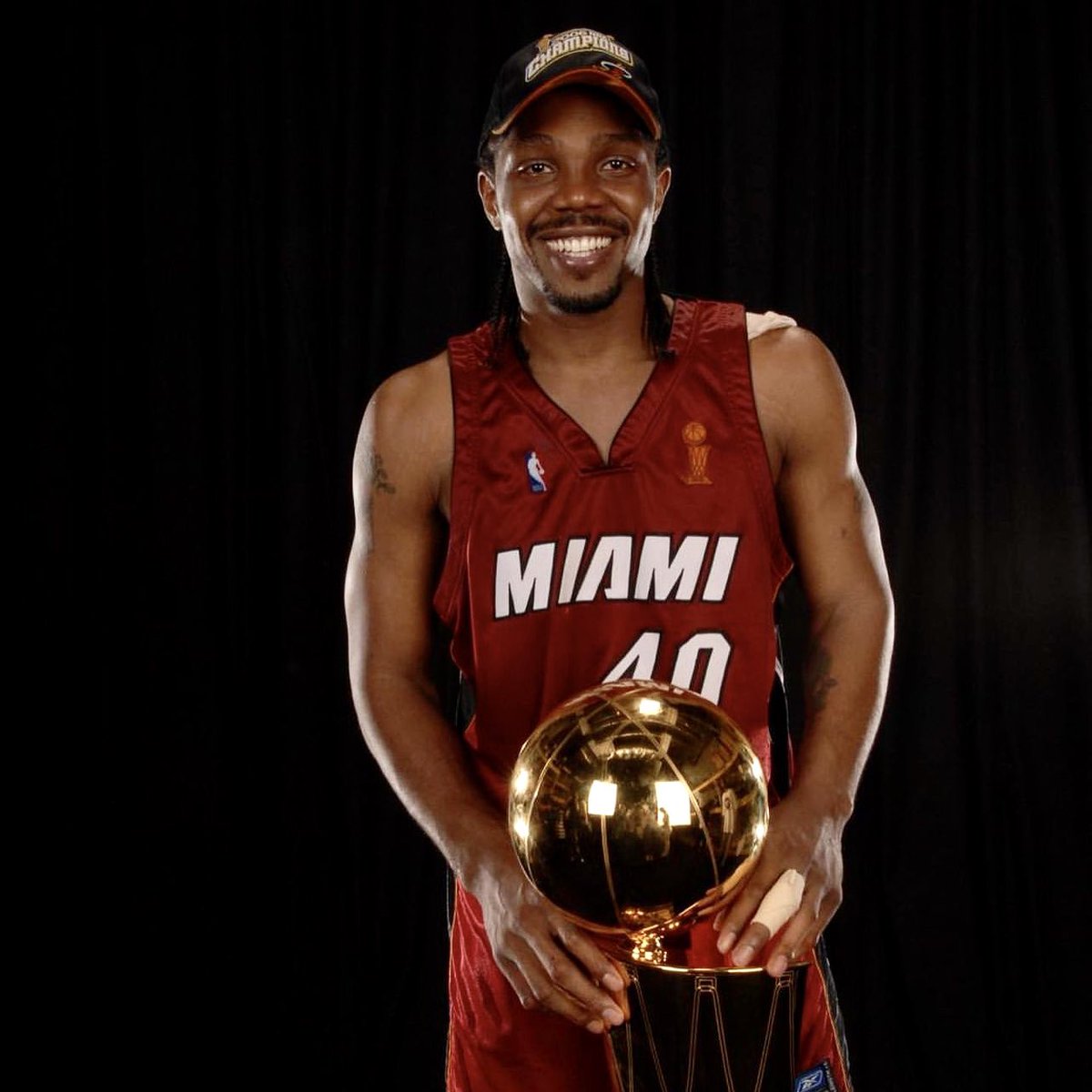MiamiHEAT's tweet photo. Forever a #HEATLegend ⚓️ https://t.co/zb79Rm4bG4