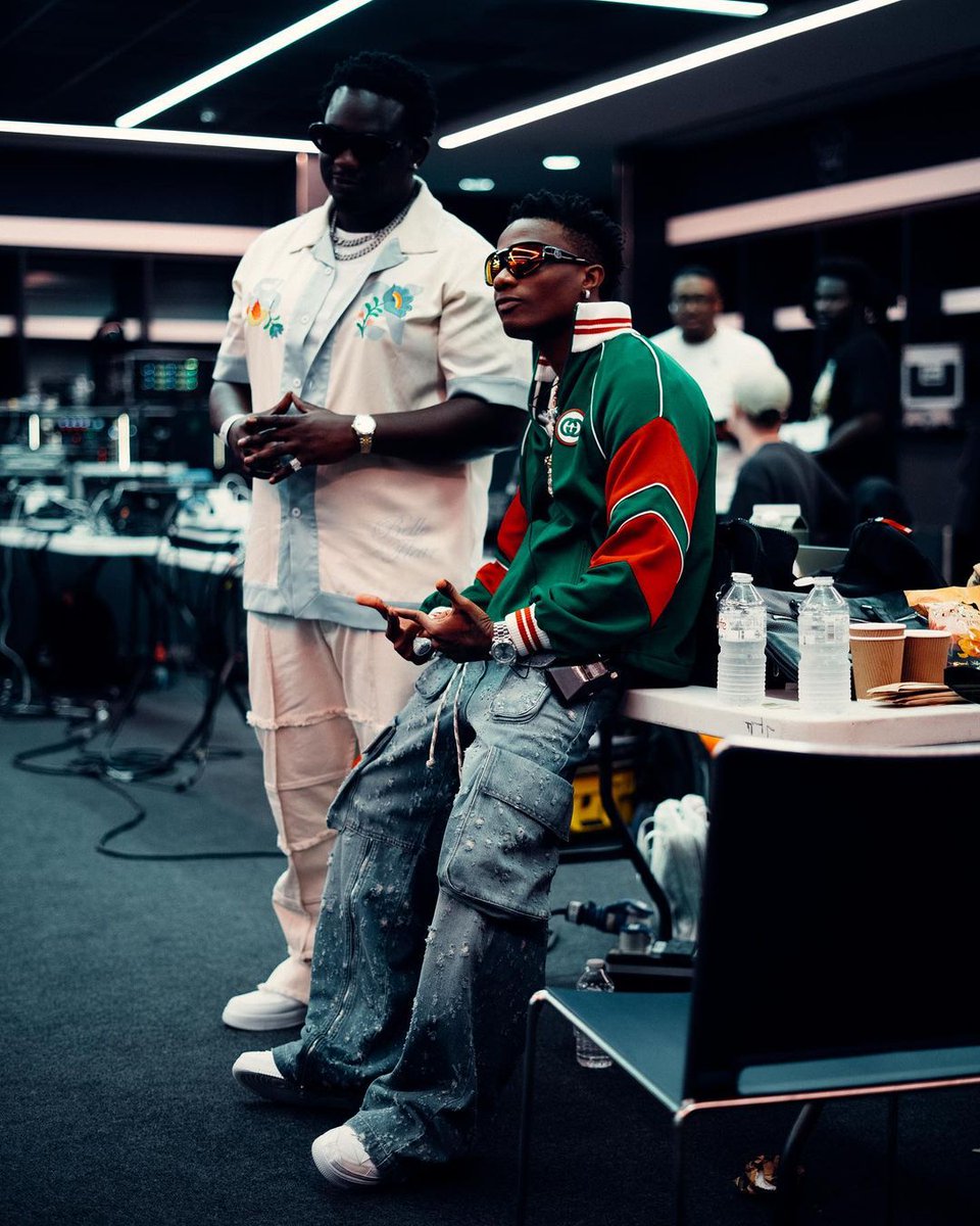 wizkidayomedia's tweet photo. Big Wiz x @wandecoal The Head Master 🔥❤️🦅 https://t.co/sbeDiSpRBz