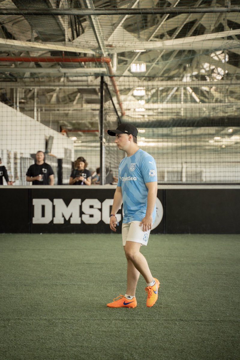 kcllen's tweet image. 1. @webthreefc 

Projects compete against each other in a soccer tournament. Had the honor to represent @pudgypenguins alongside @LucaNetz @0xLoMel and other legends. Crowds cheered, sweat was everywhere, and injuries were plenty. 😂

(2/7)