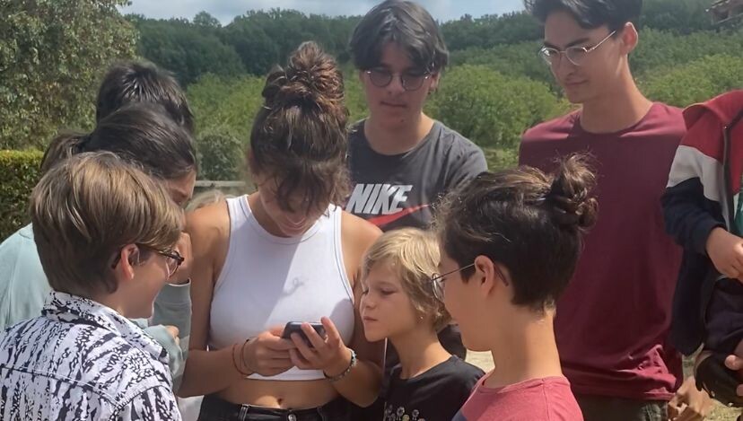 Pourquoi des centaines de jeunes défilent dans la forêt du "Quoicoubeh" en #Dordogne ? 🌳😂😜 #quoicoubeh #apagnan #taslescramptés #tiktok
➡️ l.francebleu.fr/XfQC