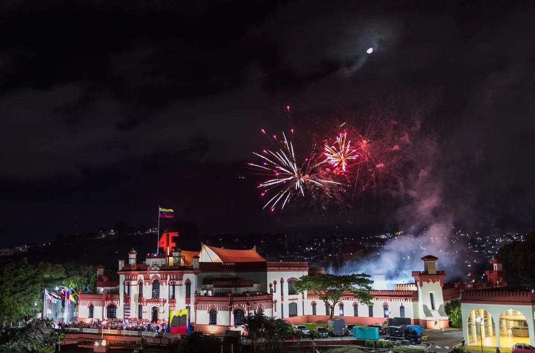 lapiedrita951's tweet photo. ��� ¡Testimonios Vivos!
Desde La Comunidad La Piedrita En La Parroquia Combativa 23 De Enero, Así El Pueblo Recuerda Al Comandante Supremo Hugo Chávez, En Marco De La Celebración De Sus 69 Años De Natalicio. @NicolasMaduro @dcabellor @gestionperfecta @FrenteSergioR @PartidoPSUV https://t.co/ABhZVLf1SP