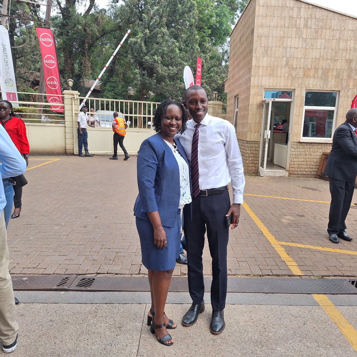 PamelaTurya2nga's tweet photo. For advice on health go to your skinny doctor. "See there’s something missing from a credibility point of view when a fat doctor tells you, you ought to lose weight" - Zig Ziglar. @drkasenene😎  And to know more about the #AbsaMedicalInsurance solution talk to a pretty banker 😜 https://t.co/2he2cn9mi6