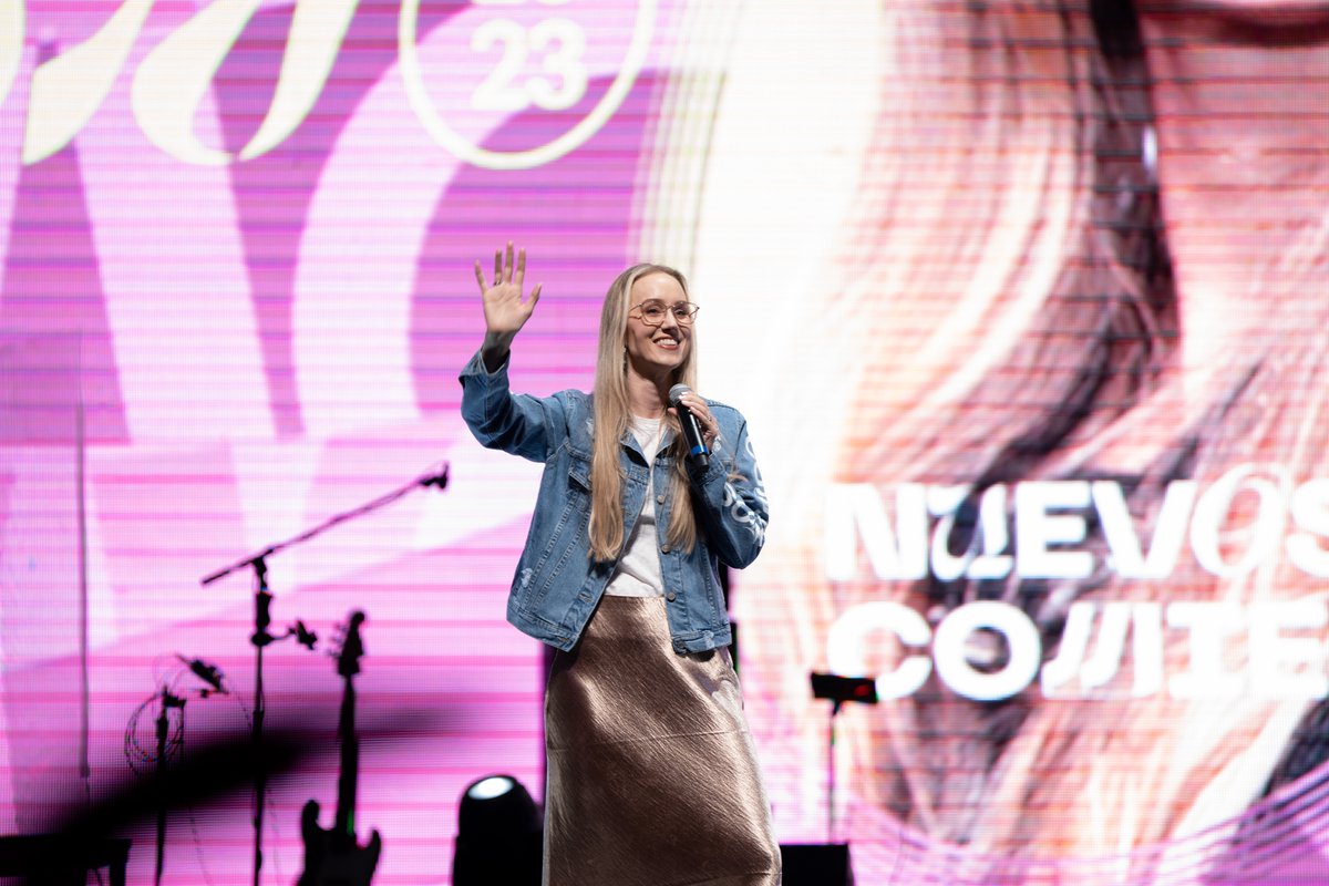 AguaVivaPeru's tweet image. Nuestra pastora de casa @carlajoysh nos compartió un mensaje especial para las mujeres 🌸🌷

¡Mujer, Dios te ha llamado para ser influencia!

#Transformacion23 #CarlaHornung #Conference #Congreso  #FiestasPatrias #28dejulio