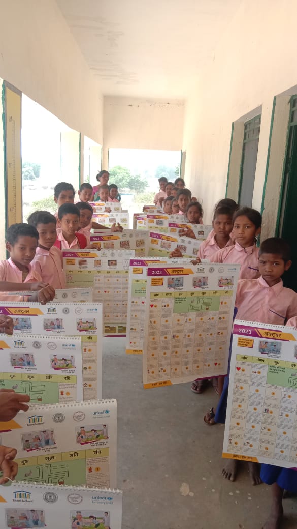 suraj1809's tweet photo. Later on, the Government of #Jharkhand contextualized and developed the "Parent Activity Calendar" - a tool to improve the #HomeLearningEnvironment from the "Home as a Learning Space" initiative! The Calendar was sent to 35,000 schools and approximately 23,00,000 children! https://t.co/1nA5AfI6Qh
