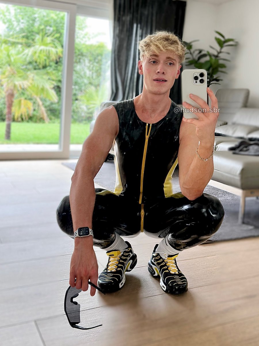 hotsbro1's tweet photo. Rt if you like me in rubber 😈 https://t.co/Rxrabqfray