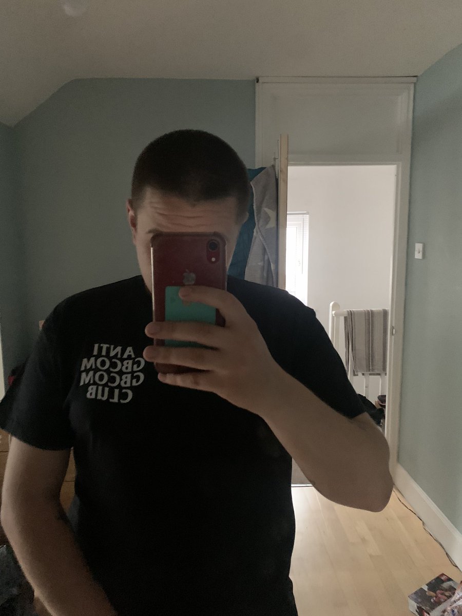sm0kieeey's tweet photo. #GBCom quick change of shirt before I hit town https://t.co/x5723pKUVT