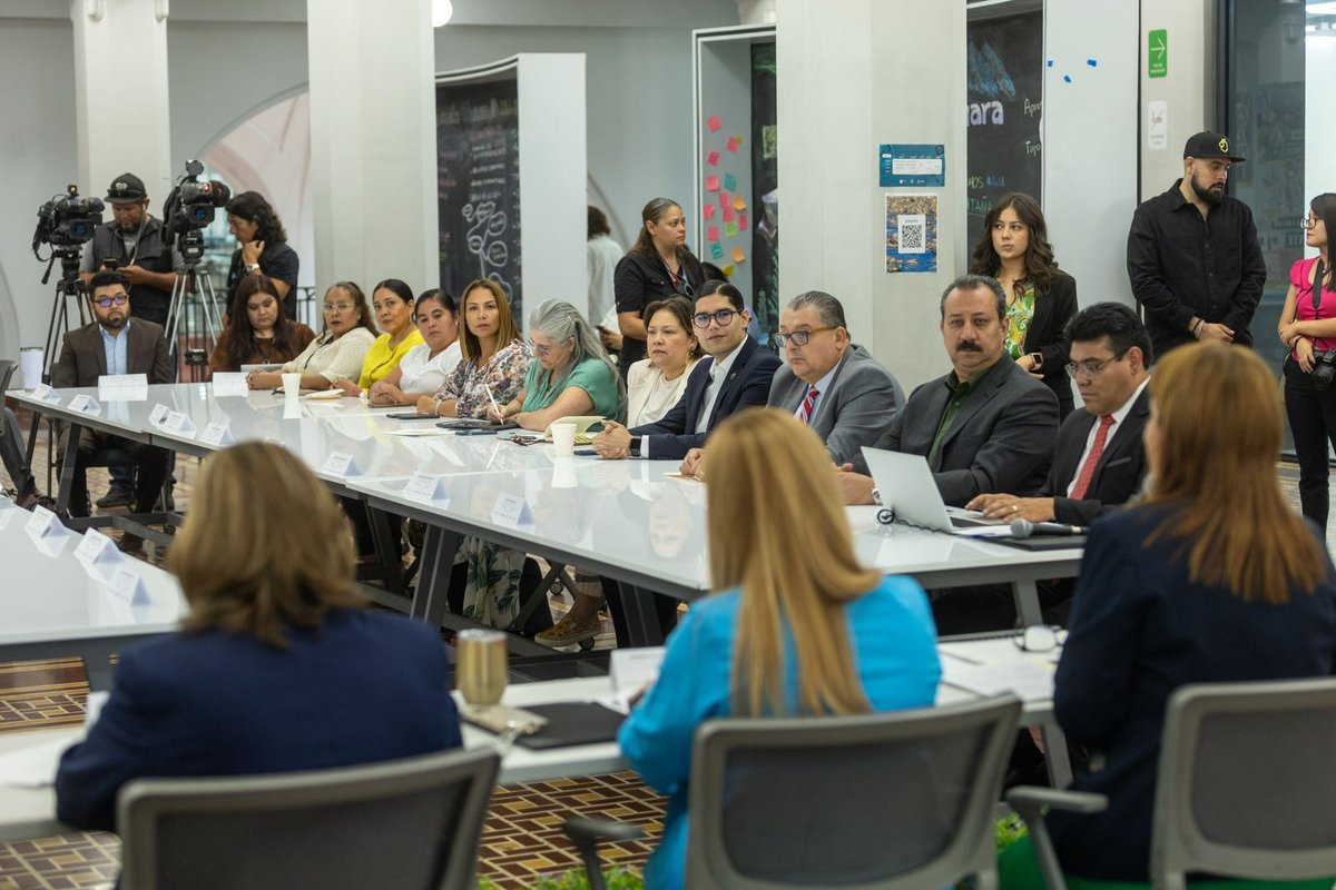 CONAVIM_MX's tweet photo. #UniendoEsfuerzos| Hoy arrancamos nuestra gira de trabajo en #NuevoLeón, en la Primera Sesión Extraordinaria 2023 del Sistema Estatal #PASEVM. "Juntas y juntos vamos a lograr desarrollar las redes de apoyo necesarias, para brindar espacios seguros a las mujeres".@FabiolaAlanis_S https://t.co/PY03dhsfiq