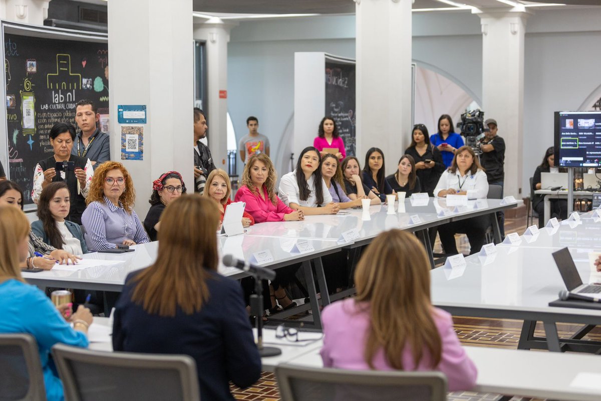 CONAVIM_MX's tweet photo. #UniendoEsfuerzos| Hoy arrancamos nuestra gira de trabajo en #NuevoLeón, en la Primera Sesión Extraordinaria 2023 del Sistema Estatal #PASEVM. "Juntas y juntos vamos a lograr desarrollar las redes de apoyo necesarias, para brindar espacios seguros a las mujeres".@FabiolaAlanis_S https://t.co/PY03dhsfiq