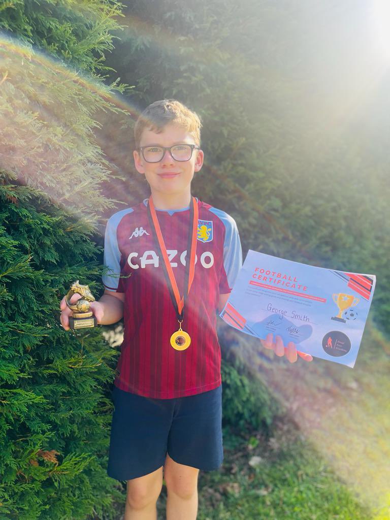 FFCoaching2's tweet photo. 🚨Players of the week!🚨

Next, It’s George. His energy and enthusiasm throughout the day was second to none. With great technical ability he’s definitely one to watch out for in the future! 

Congratulations George 👏🏼 https://t.co/EcRExVZzmE