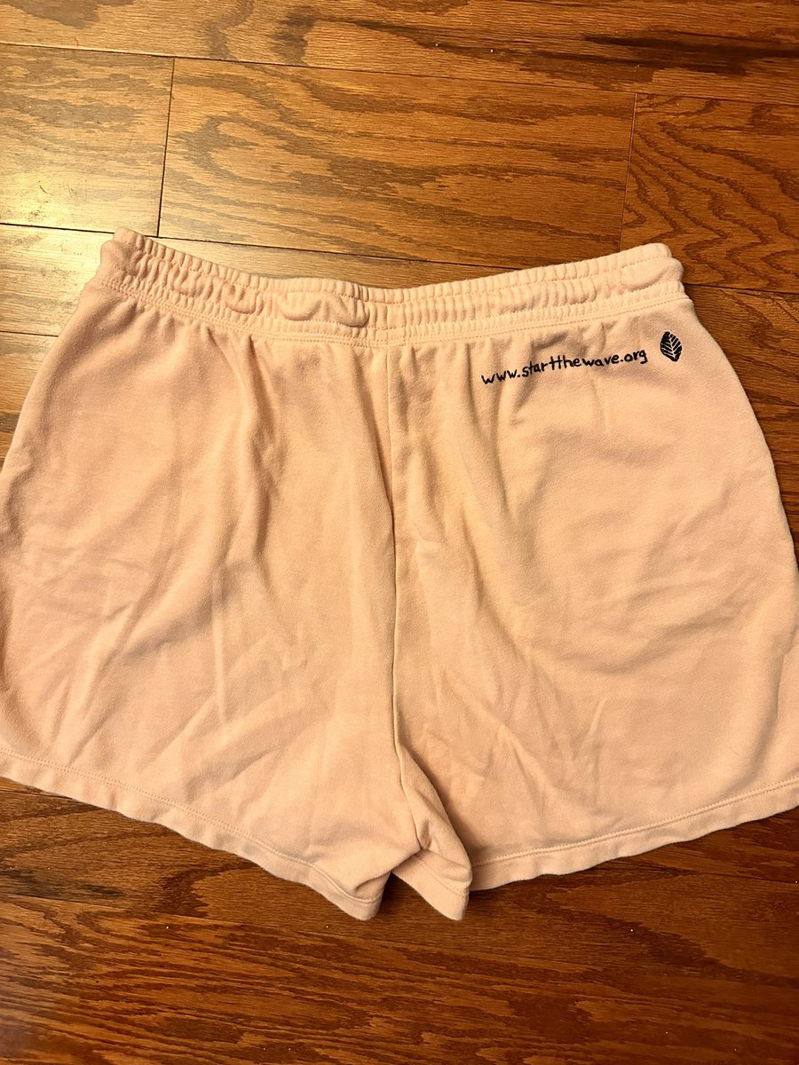 kkfosterartist's tweet photo. ☀️🌊 Created another pair of upcycled shorts for #StartTheWave eco-merch! Find your relaxation in these for the rest of summer! ☺️

#STWEcoMerch #EcoCreator #upcycledfashion https://t.co/YdD5w1MTVR