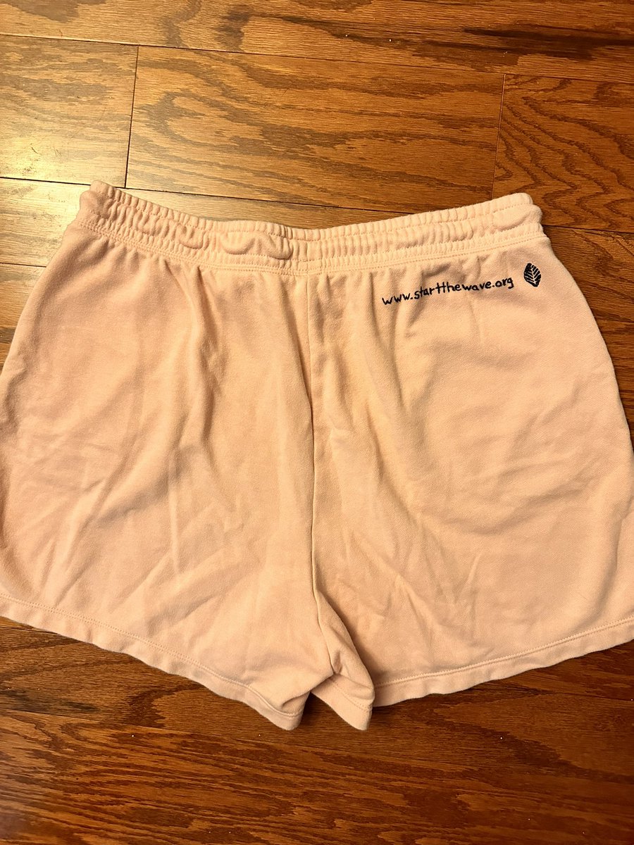 ☀️🌊 Created another pair of upcycled shorts for #StartTheWave eco-merch! Find your relaxation in these for the rest of summer! ☺️

#STWEcoMerch #EcoCreator #upcycledfashion