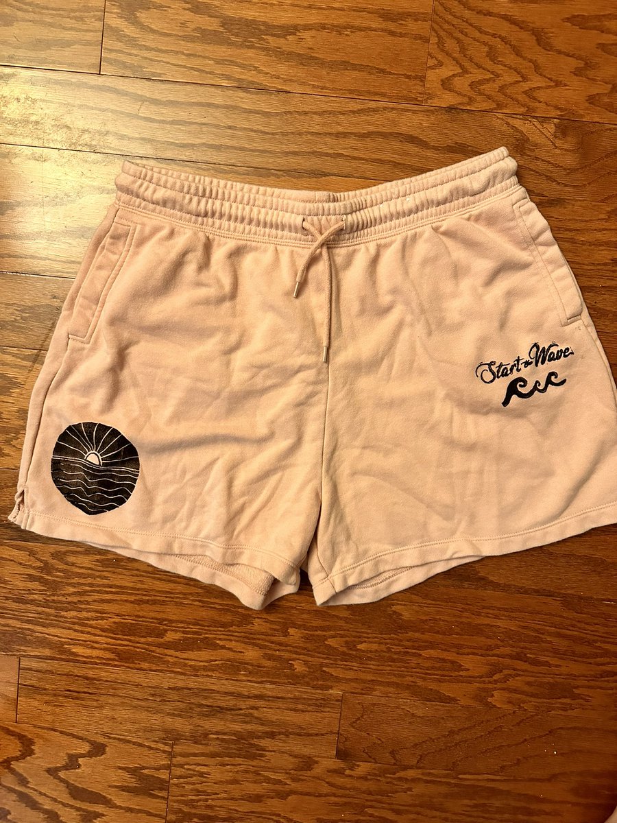 kkfosterartist's tweet photo. ☀️🌊 Created another pair of upcycled shorts for #StartTheWave eco-merch! Find your relaxation in these for the rest of summer! ☺️

#STWEcoMerch #EcoCreator #upcycledfashion https://t.co/YdD5w1MTVR