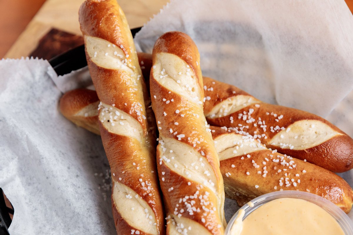 BarleysBrewing's tweet image. The Happiest of Hours! We have two great Happy Hours at Barley's (4-7) and Brewcadia (5-7). Barley's has discounted pints and appetizers. Brewcadia has discounted pints and 1/2 price pizzas. Step in out of the heat and treat yourself. #columbushappyhour #coldpints #beattheheat