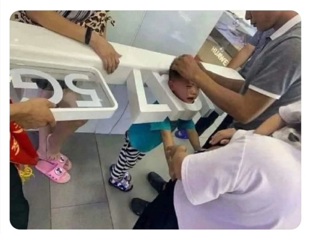 La morra: No puedo ir a ningún lugar donde mi hijo no sea bienvenido.

Su hijo: