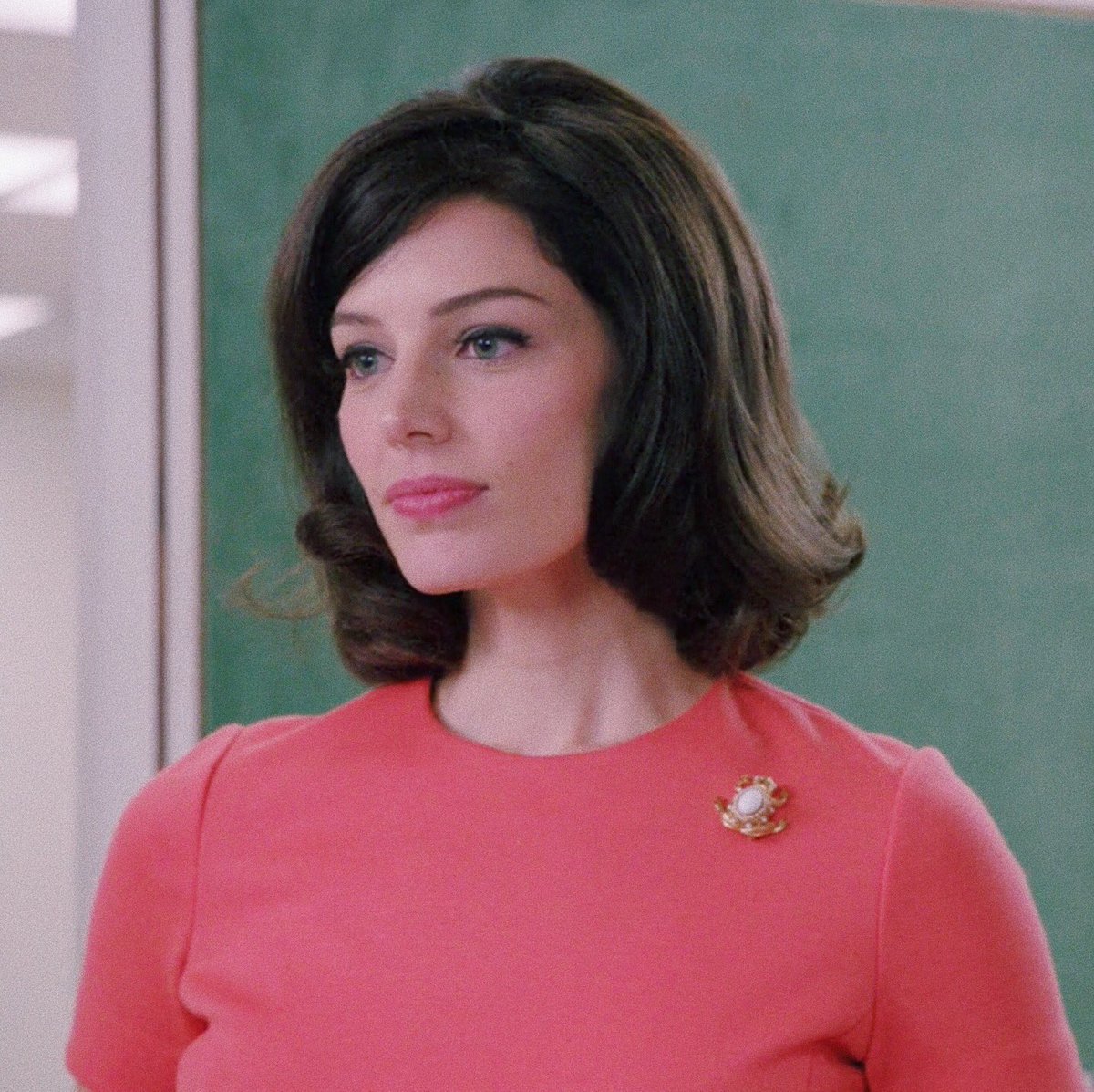 madmenpics's tweet photo. Megan Draper in “A Little Kiss”
(Season 5, Episode 1 &amp; 2) https://t.co/2IQnDAAdbF