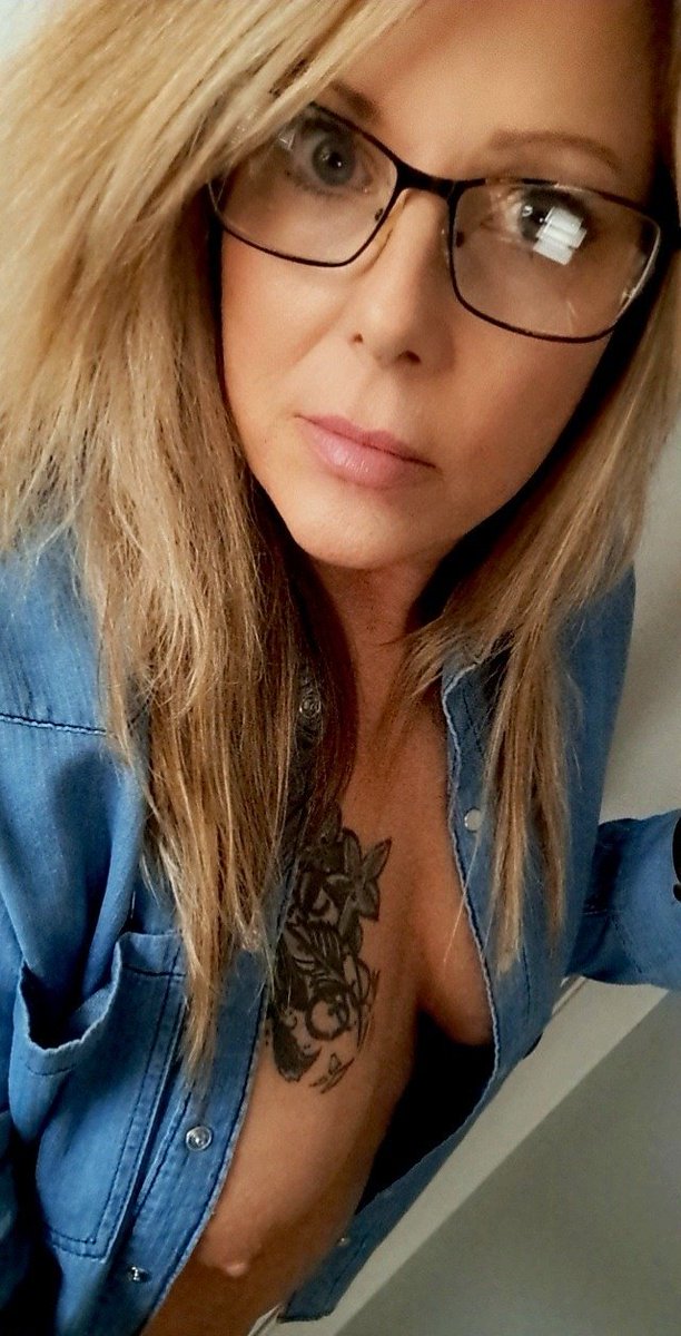 born in 1965, Am i still a pretty mommy? ❤️☺️
#NBA #Facebook