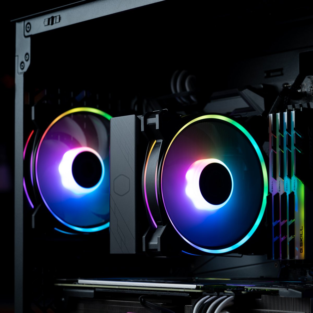 CoolerMasterEXP's tweet photo. With the Hyper 622 & Hyper featuring our iconic MF120 Halo² Dual Loop A-RGB design, match your case fans & CPU cooler for a seamless aesthetic. 🚀🖥️
🔗https://t.co/keoLUYtaUY
#MF120Halo2 #Hyper622 #Hyper212 #CoolerMaster https://t.co/k3QwpGCdgm