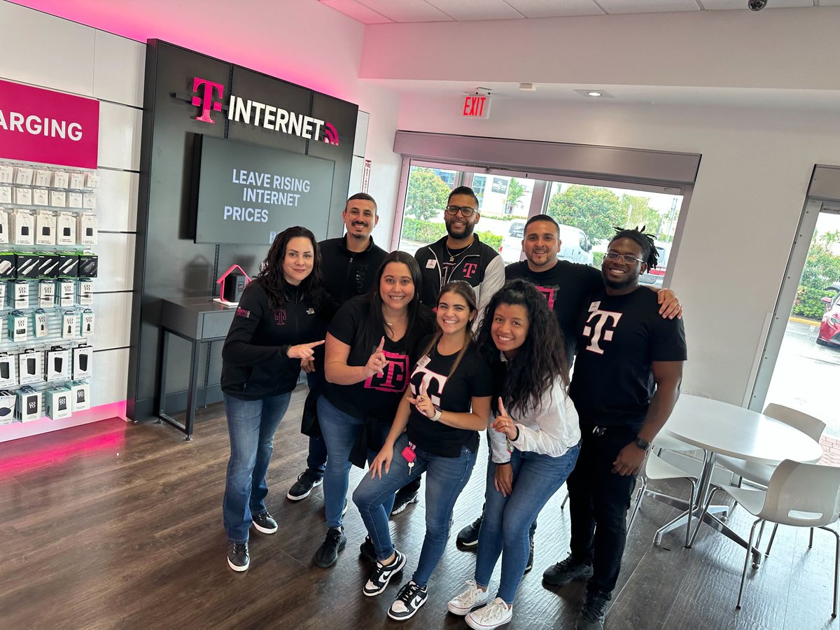 Hanging with the Okeechobee crew in Palm Beach North after they amped up their accessories selection for their customers! Looks great! @JacksonTingley @ChartierDoug