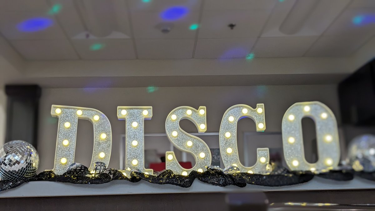ViennaSprings's tweet photo. We pulled out all the stops to celebrate our 70s Theme Dinner! With an incredible meal, great costumes, and wonderful entertainment, our residents and staff had so much fun! #DancingthroughtheDecades #DiscowithTrilogy #SeniorLiving https://t.co/H4LH0DmZkk
