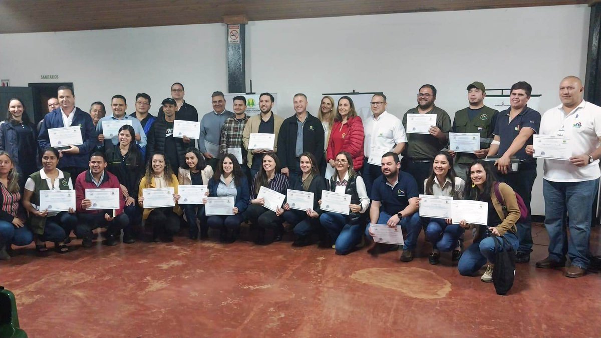 📌Productores se capacitaron sobre Manejo y Control de Plagas de Granos Almacenados

Unos 190 productores, asesores técnicos y representantes de empresas agrícolas, participaron de dos charlas organizadas por el #SENAVE, #Coopasam y #ColoniasUnidas.

👉🔗shorturl.at/PW689