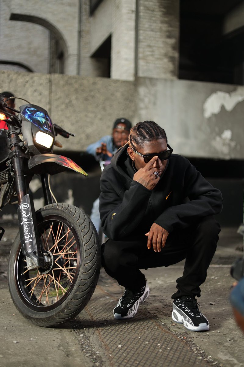 BellaShmurda's tweet photo. Akinbiyi Abiola Snr 👨 https://t.co/sX3m9GzQJO
