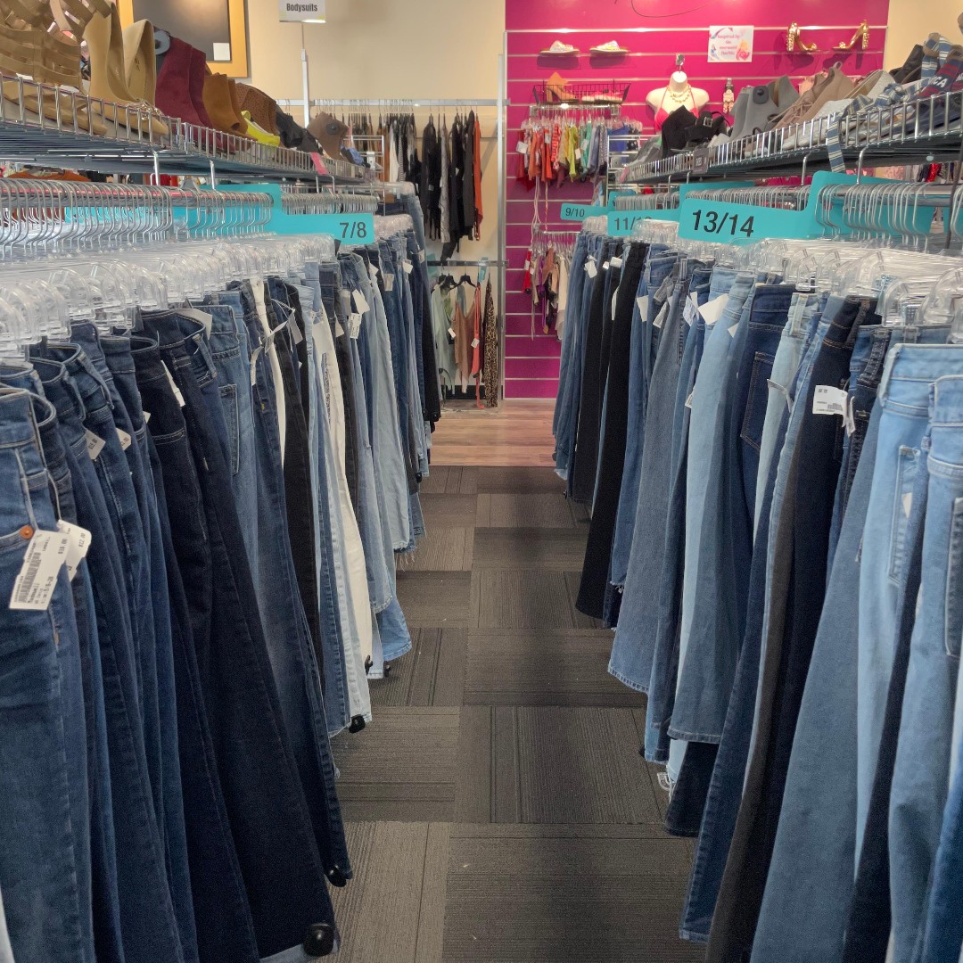 Check out our wide selection of women's jeans from sizes 00-30 at Plato's Closet, Port Richey! Your favorite pair of jeans are waiting for you! 💙✨
.
.
#PlatosClosetPR #WomensJeans #JeansShopping #DenimLove #ShopLocal #Fashionista #JeansForAllSizes #FashionFinds