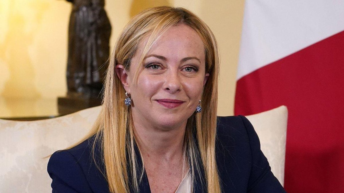 LCI's tweet photo. En Italie, des mères lesbiennes bientôt rayées de l'acte de naissance de leur enfant https://t.co/i7ypbmtIWC https://t.co/H8EveFBvCc
