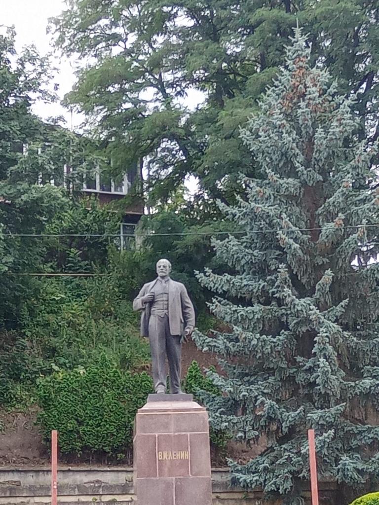 Formidabletime's tweet photo. Гордый Ленин https://t.co/nUiGY2wNOB