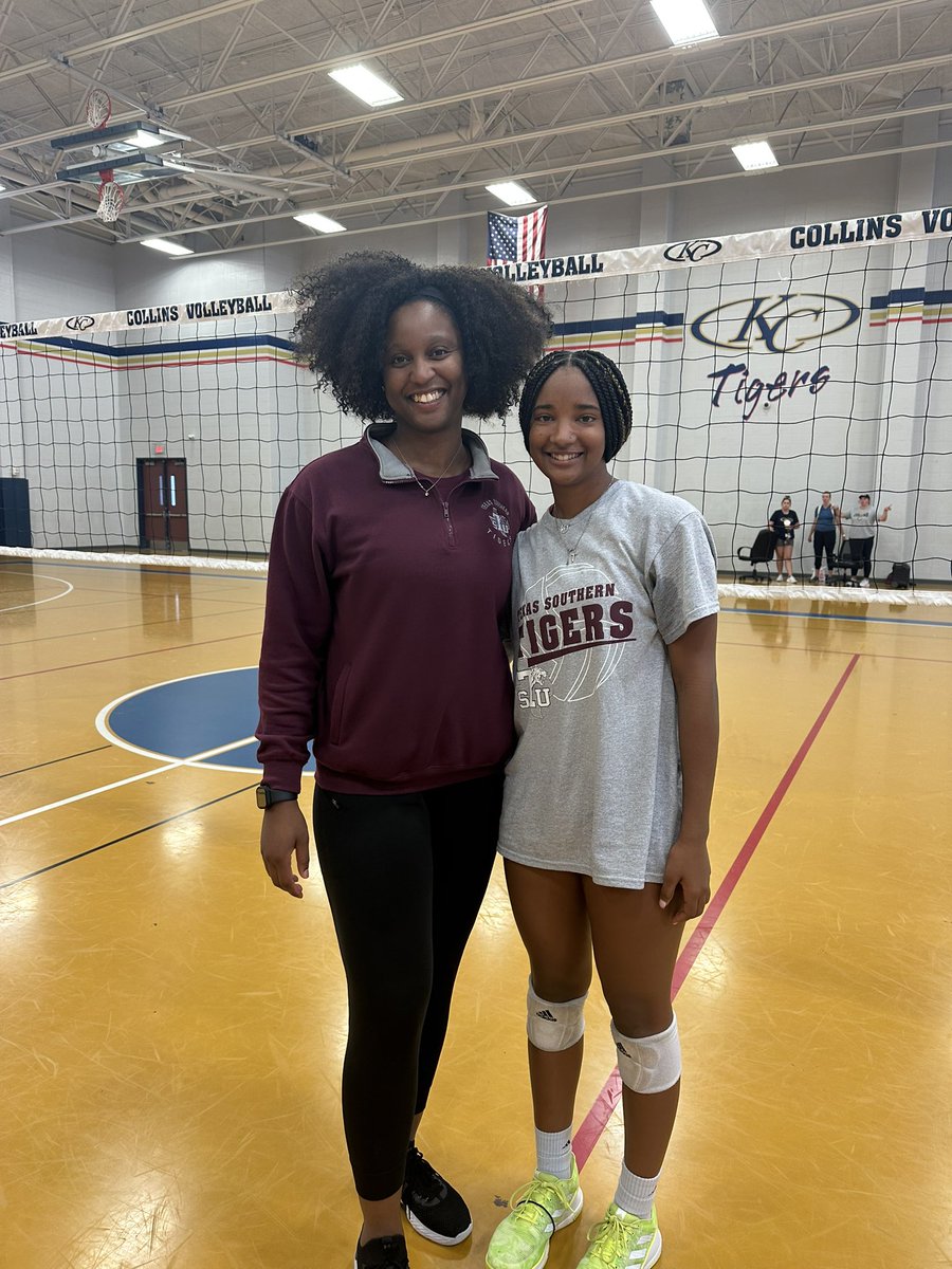 BrynnMetoyer4's tweet photo. Huge shoutout to @TXSOVolleyball for this weeks team camp @KCollinsVBall and a special thank you to @AlexisBAustin and the staff for bringing the push we need for this weeks upcoming tryouts!!#brickbybrick #tigerpride https://t.co/YXDe1pyW8x