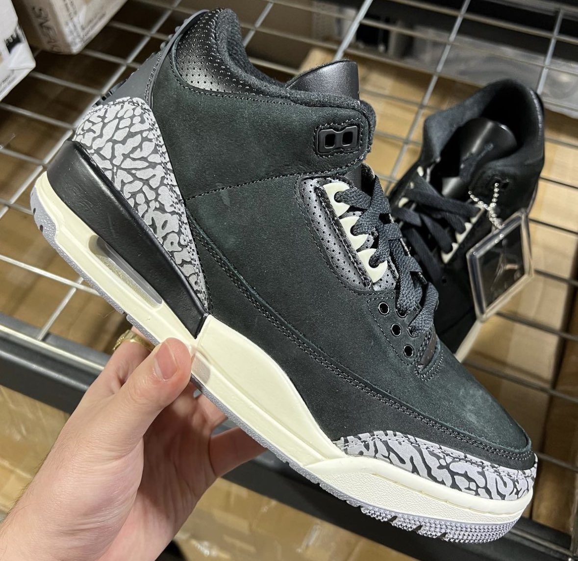 masterchefian's tweet photo. WORLDS FIRST LOOK Jordan 3 Womens Off Noir SKU: CK9246-001 #Nike #jordan #offnoir #sneakers https://t.co/a1d1oWhtid