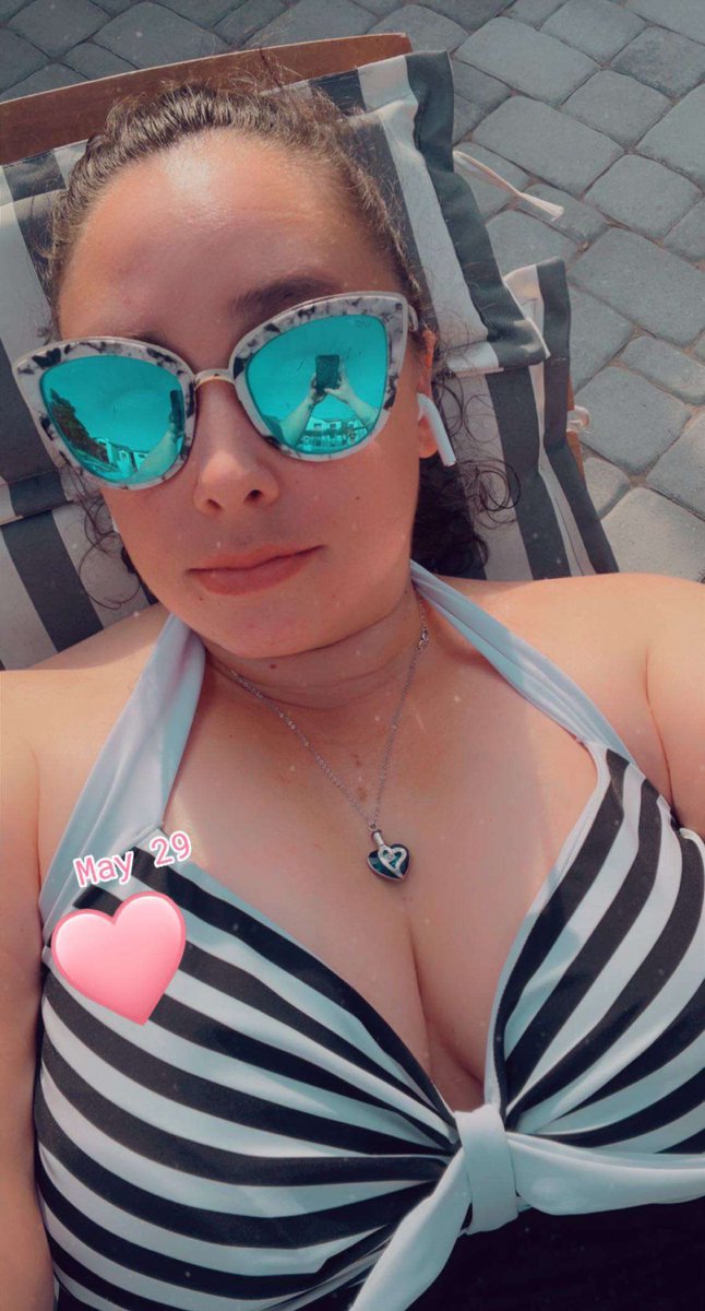 HannahThic's tweet photo. Suns out I’m out saw this in my phone felt cute 🥰 

#PAWGsBBC #pawglover #gooner #horny #porn #ContentCreator #rtweet #anal #pawgmom #hannahthick #BNWO #whitegirl #snowbunny #moots #onlyfans_girl #Only18 #rt #sfw_twt https://t.co/DaE7iHvPAO