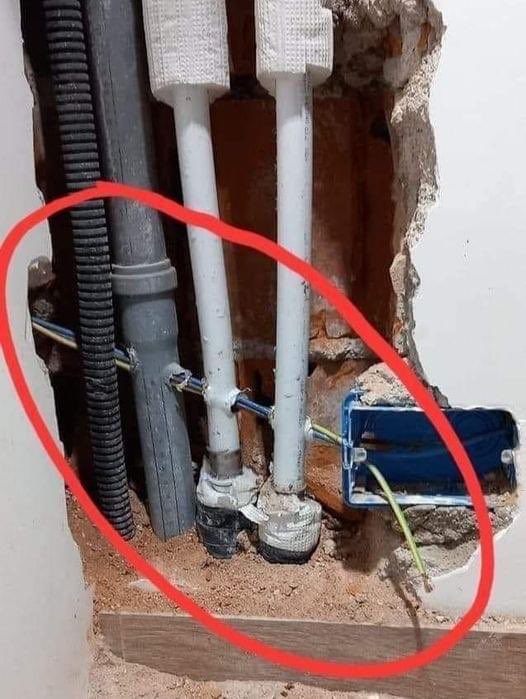 Zfab13's tweet photo. mode rien à foutre je passe les câbles coûte que coûte :) #nosartisansontdutalent #electricite #percage #transpercage #jemenfous
@NosArtisansODT https://t.co/sKGXo6etbf