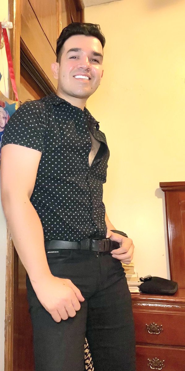 OficialRamiroB's tweet image. Cada vez que subas un escalón de triunfo, sube dos de Humildad 🫶✨🎤 #Hoy #Aljibe #10PM