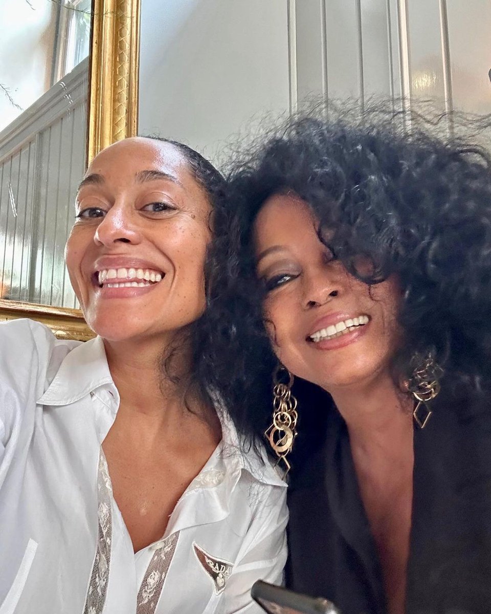 Nothing like spending time with your mama ❤️ 
#RP: <a href="/TraceeEllisRoss/">Tracee Ellis Ross</a> x <a href="/DianaRoss/">Ms. Ross</a>
