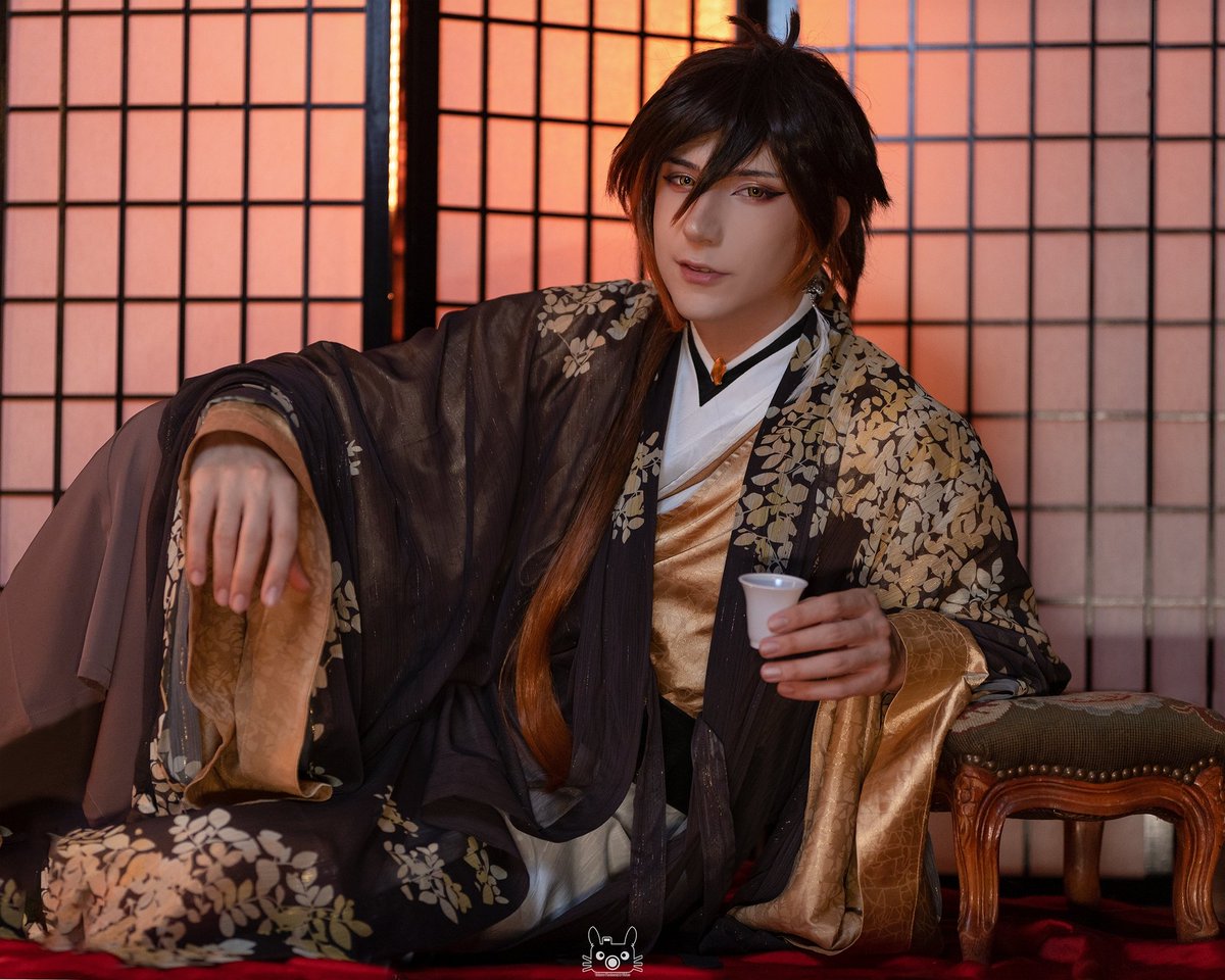 riele_cosplay's tweet photo. 🧡 
#zhongli #cosplay https://t.co/my7FFsF6bX