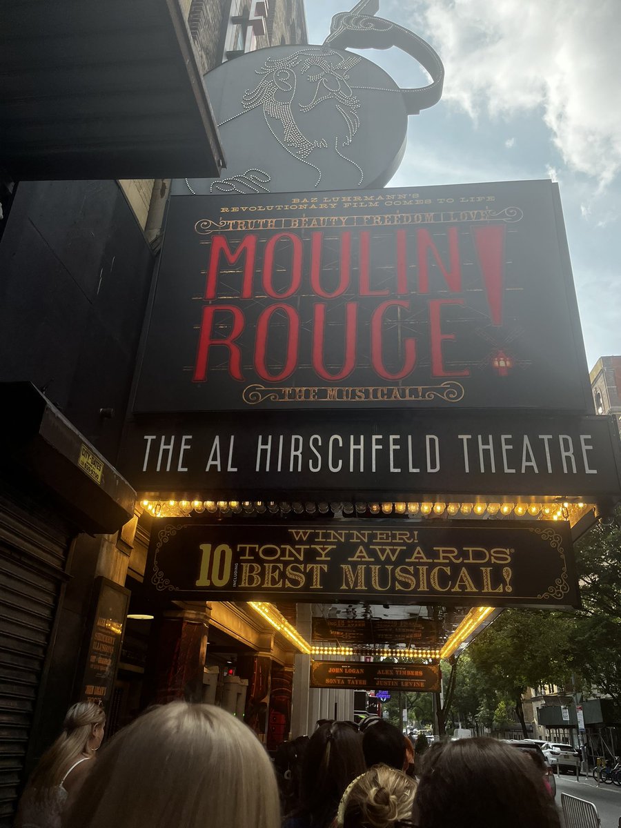 ari_h01's tweet photo. i finally saw moulin rouge last night!! i’ve wanted to see it for years but never would’ve bought the tickets if @iamjojo wasn’t satine. some of my happiest childhood memories are jamming to jojo with my mom &amp; aunts who all grew up loving her. she was a GODDESS on that stage!! https://t.co/zZuGUChwl4