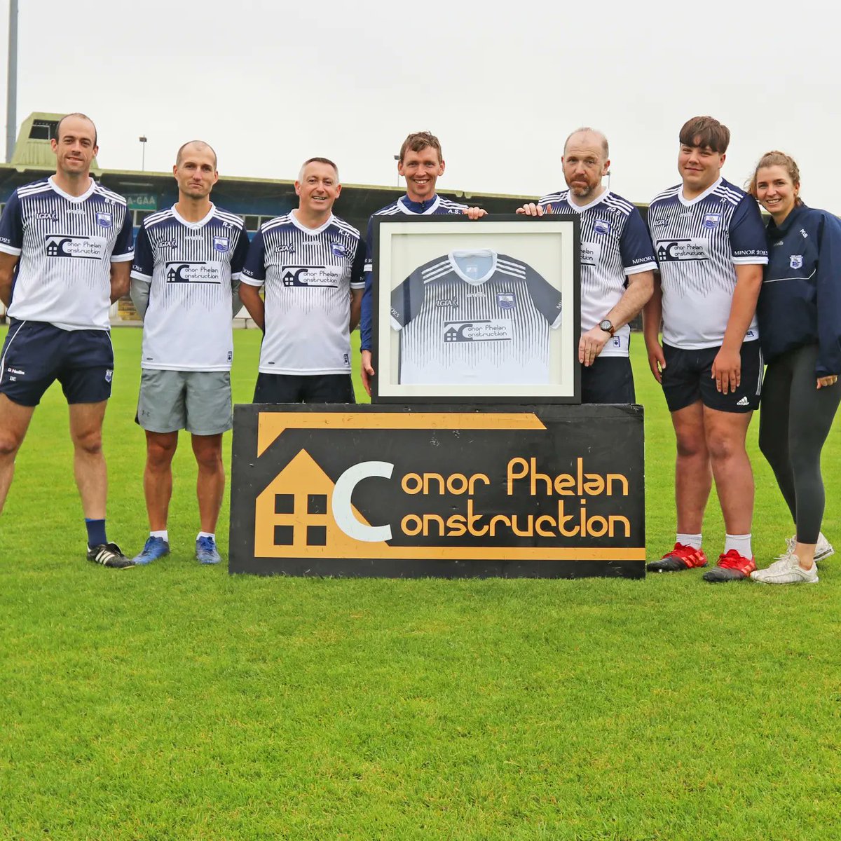 THANKS CONOR
Minor team sponsor Conor Phelan of Conor Phelan Construction receives a presentation jersey from Pat O'Brien Waterford minor team manager. Included in the photo are members of the management team, Brian Enright, Ravis Zakis, Kenny Hassett, Kyle Tutty, &amp; Emma Dwane.