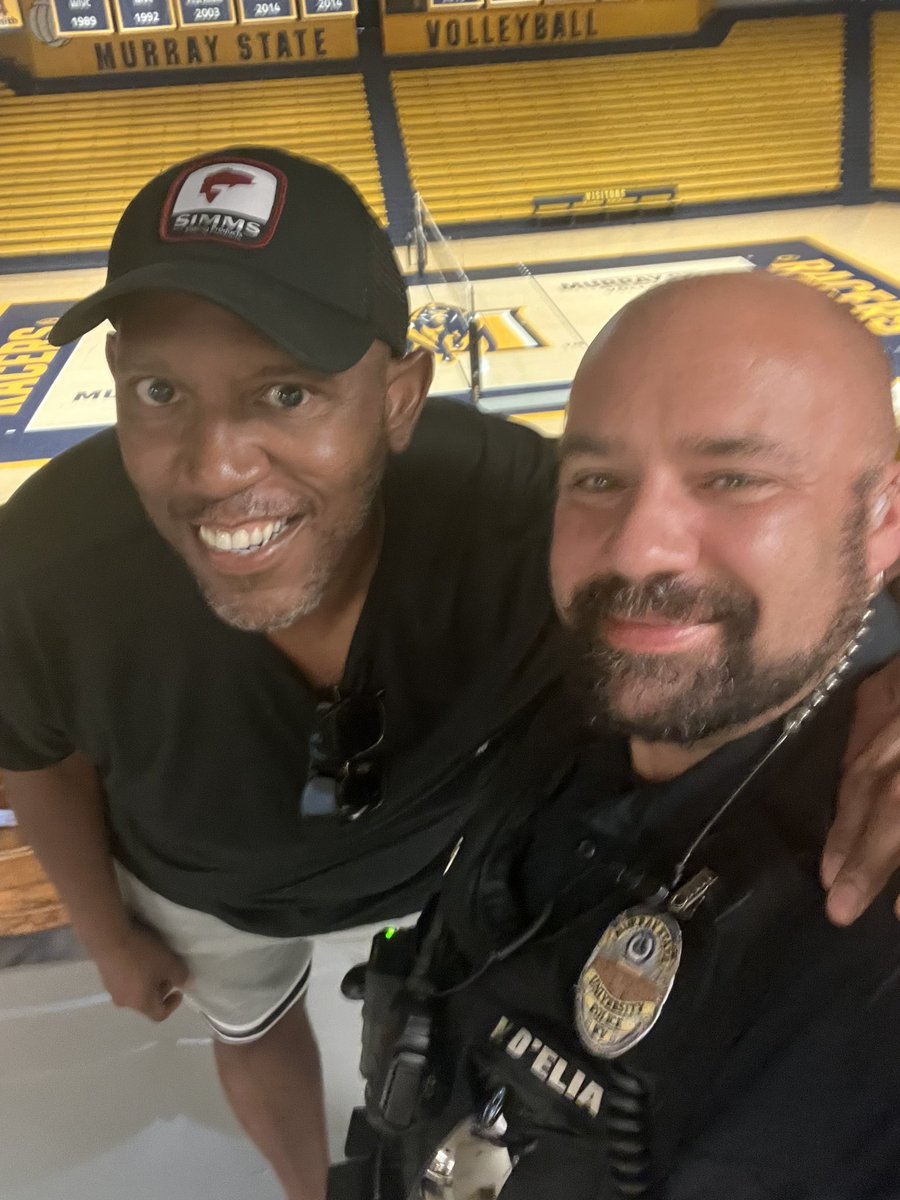 vocalpercman's tweet photo. Catching up with this Racer legend in the GREATEST arena basketball has ever been played in! Welcome home champ! @Mr_Popeye_Jones #hoopalooza #NBAchamp #OVCchamp #racernation #goracers https://t.co/1duFGS7am8