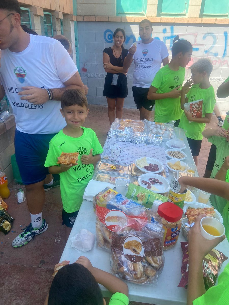 CDPABLOIGLESIAS's tweet photo. Clausura del VIII Campus de Verano #cdpabloiglesias. 🥳🎉
Gracias un año más por confiar en el club. Sin vosotros nada de esto habría sido posible!!🙌🏼
Nos lo hemos pasado espectacular pequeños y mayores. 🥰  El año que viene más y mejor👏🏼 Os esperamos 🫶🏼 https://t.co/WA95kBKKrs