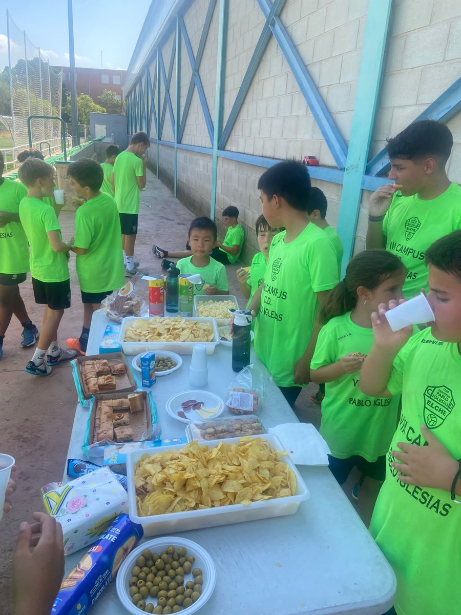 Clausura del VIII Campus de Verano #cdpabloiglesias. 🥳🎉
Gracias un año más por confiar en el club. Sin vosotros nada de esto habría sido posible!!🙌🏼
Nos lo hemos pasado espectacular pequeños y mayores. 🥰  El año que viene más y mejor👏🏼 Os esperamos 🫶🏼