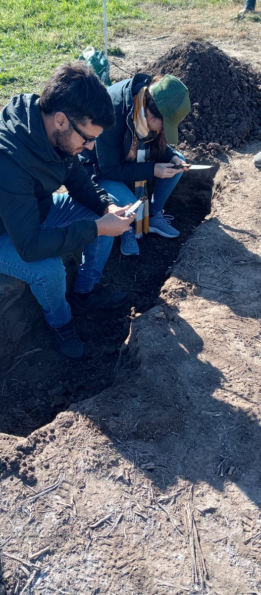 Marcelo36824629's tweet photo. Con el objetivo puesto en la detección de procesos de degradación física del suelo y la identificación de las prácticas de manejo para revertirlos, realizamos una Jornada en la EEA PARANÁ @INTA_ER, a cargo de Juan José de Battista y @EmmanuelGabioud https://t.co/yRV3f9g43K