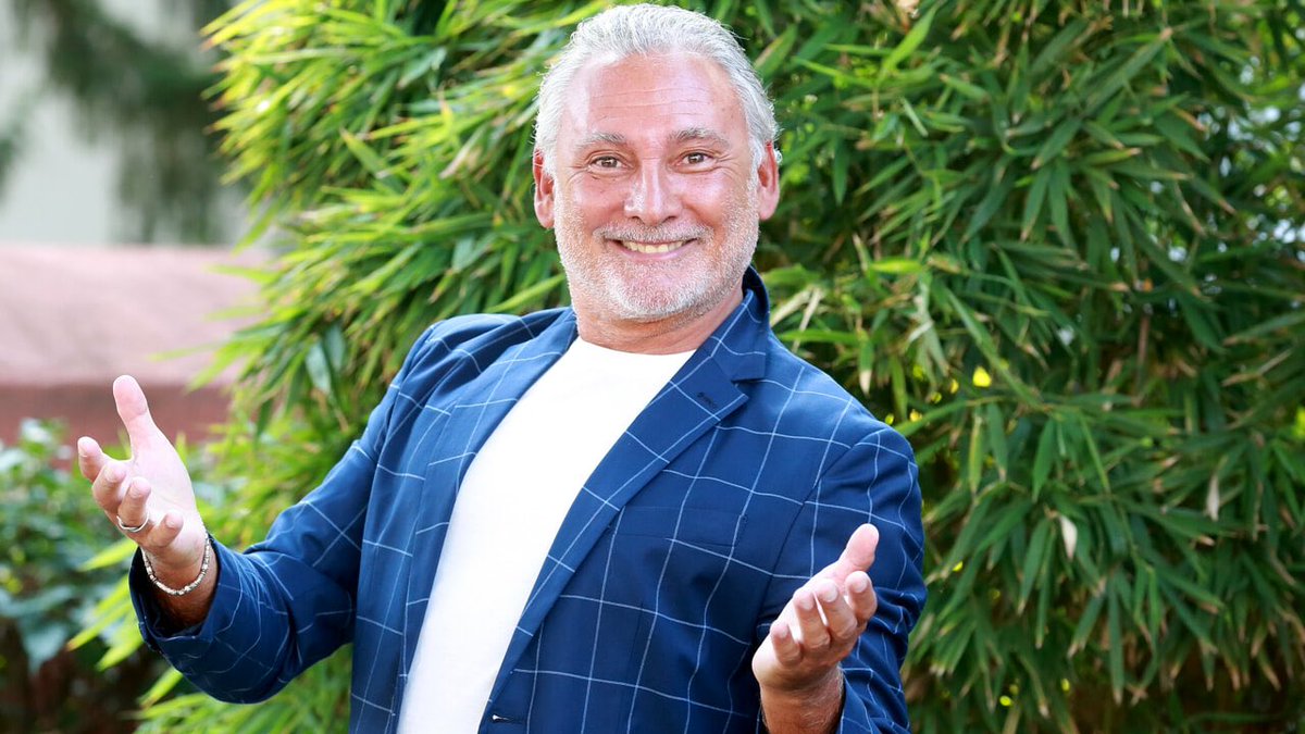 Cinguetterai's tweet photo. Francesco Paolantoni sbarca nelle fiction Rai.
Non c’è solo #TaleEQualeShow tra i prossimi impegni di Paolantoni: l’attore napoletano è il protagonista della 2ª stagione de #IlSantone - #LePiùBelleFrasiDiOsho su Rai Play.
Esce di scena Neri Marcorè, confermata Carlotta Natoli. https://t.co/wniIPMTdZy