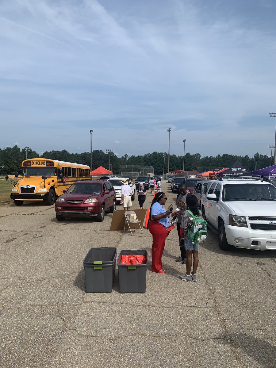 MaconOccMed's tweet photo. MOM and Piedmont Urgent Care are glad to partner w/ @PiedmontMidGA to give away school supplies at the @BibbPBIS Back to School Bash! We’re truly grateful for the opportunity to give back to our community! We are #Built4Bibb @BibbSchools #MOMCares https://t.co/z7GLuLMMxX