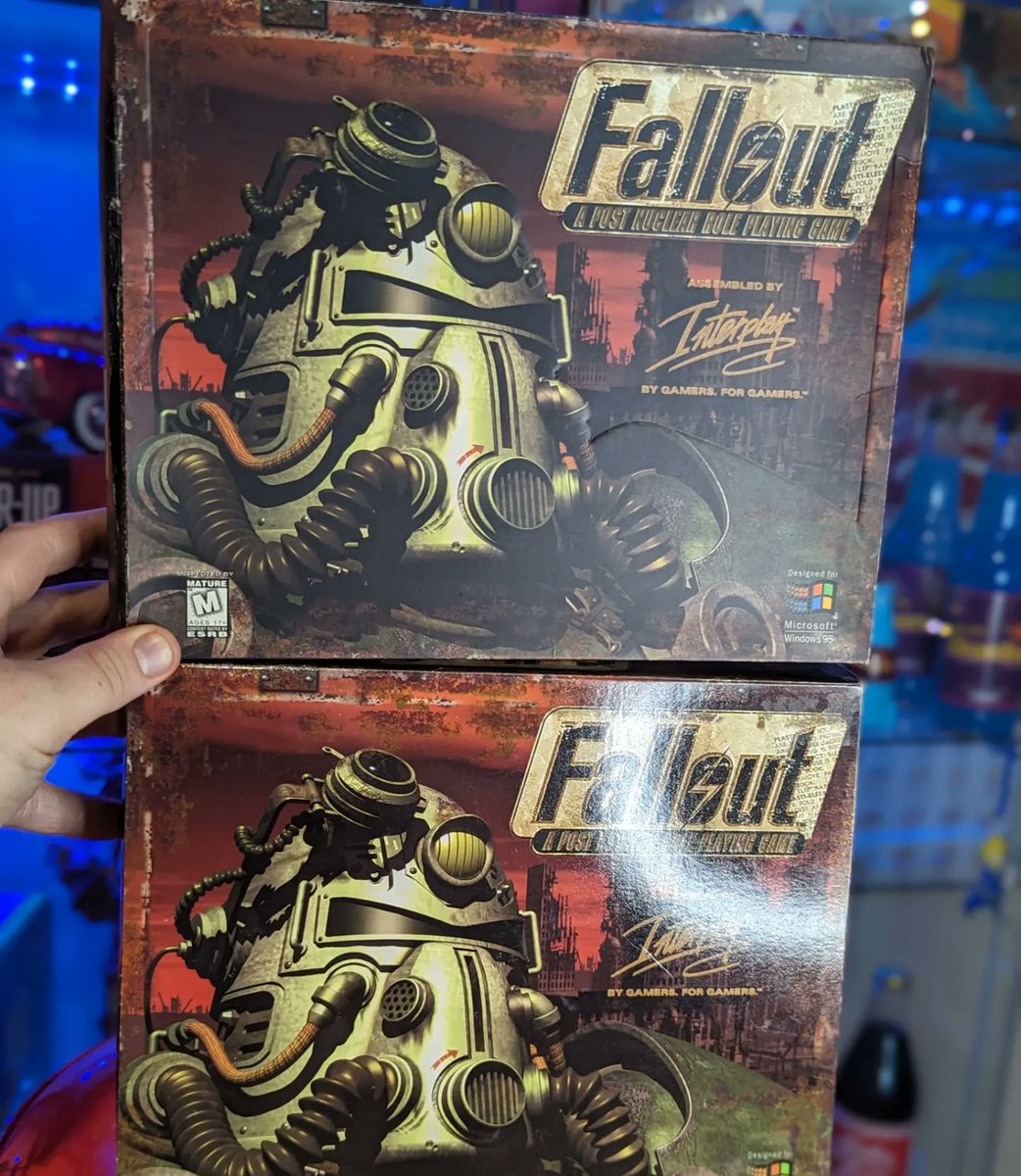 Fallout_Collect's tweet image. I just (accidentally) learned there are variants to the original US version big box fallout PC game. One is matte and embossed while the other is a gloss finish with different SKU numbers. Interesting. 😁 #fallout #bigboxpcgames #interplay #originalfallout