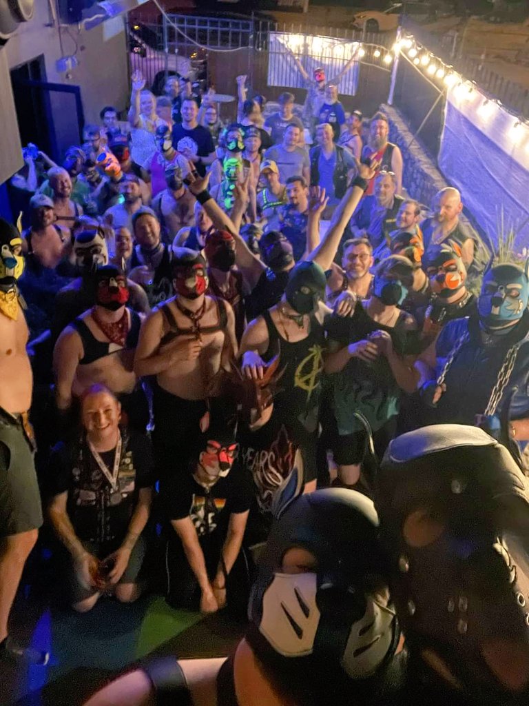 Saz_erac's tweet photo. Last night Midnight Howl KC showed up to kick off Show Me Leather weekend 🐶! https://t.co/g5wmx9OhX8