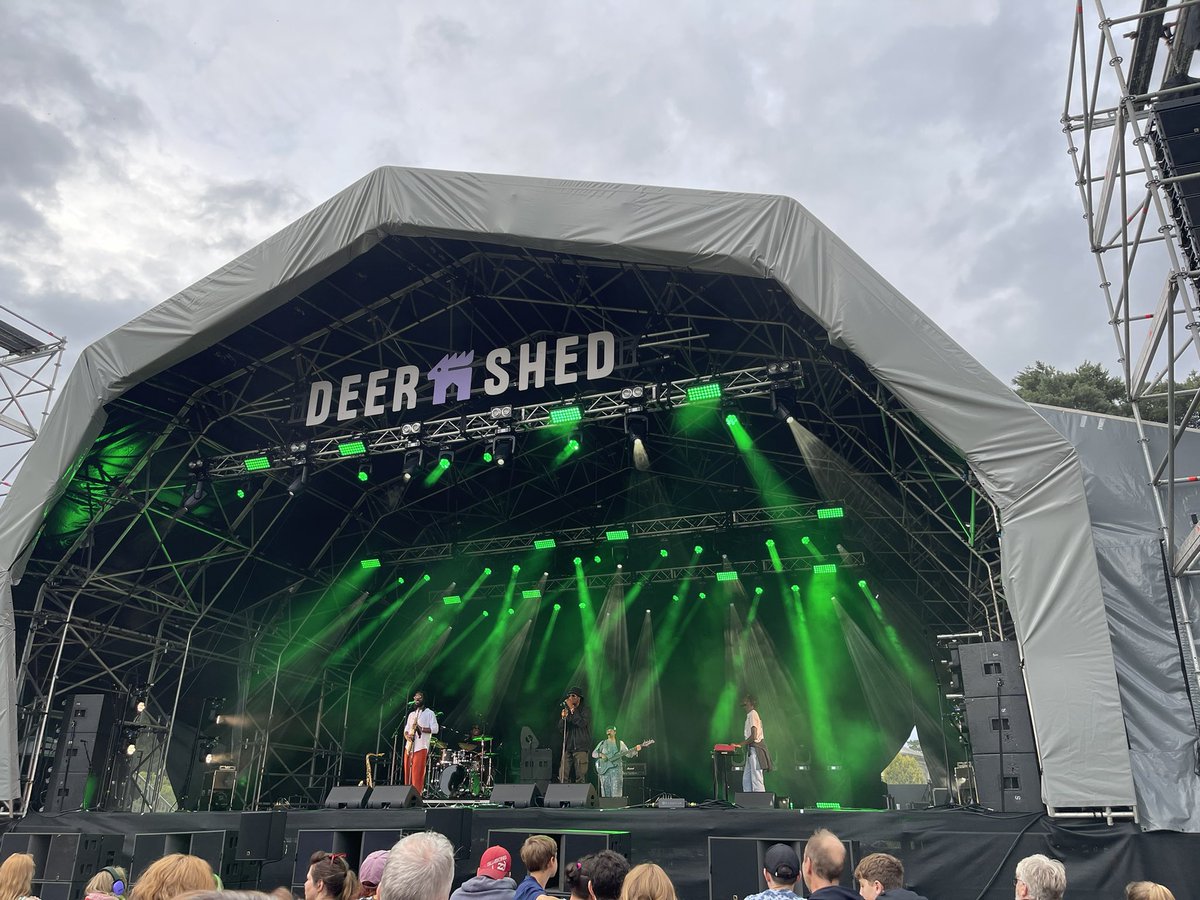 . @SteamDown_ sounding magnificent on the DS main stage right now - a perfect Friday evening set! 🦌