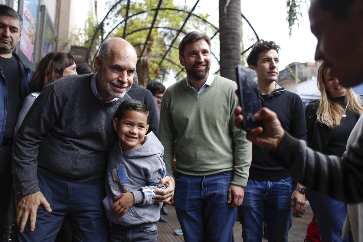 horaciorlarreta's tweet photo. Los misioneros saben que otra realidad es posible, donde sus intereses y necesidades estén por sobre todas las cosas. Sé que todos se esfuerzan para salir adelante y que confían en que van a venir tiempos mejores. Hay mucho potencial en esta provincia y se lo está desaprovechando. Con buenos incentivos, a los yerbateros les puede ir mucho mejor. Y si a los yerbateros les va bien, a Misiones le va bien, porque hay más trabajo y más oportunidades en la provincia. Con el enorme compromiso que tienen @Alfreschiavoni, @pepepianesi, @MartinArjol, @pedropuertaok y todo nuestro equipo vamos a terminar con la aduana paralela y hacer el cambio de nuestras vidas.