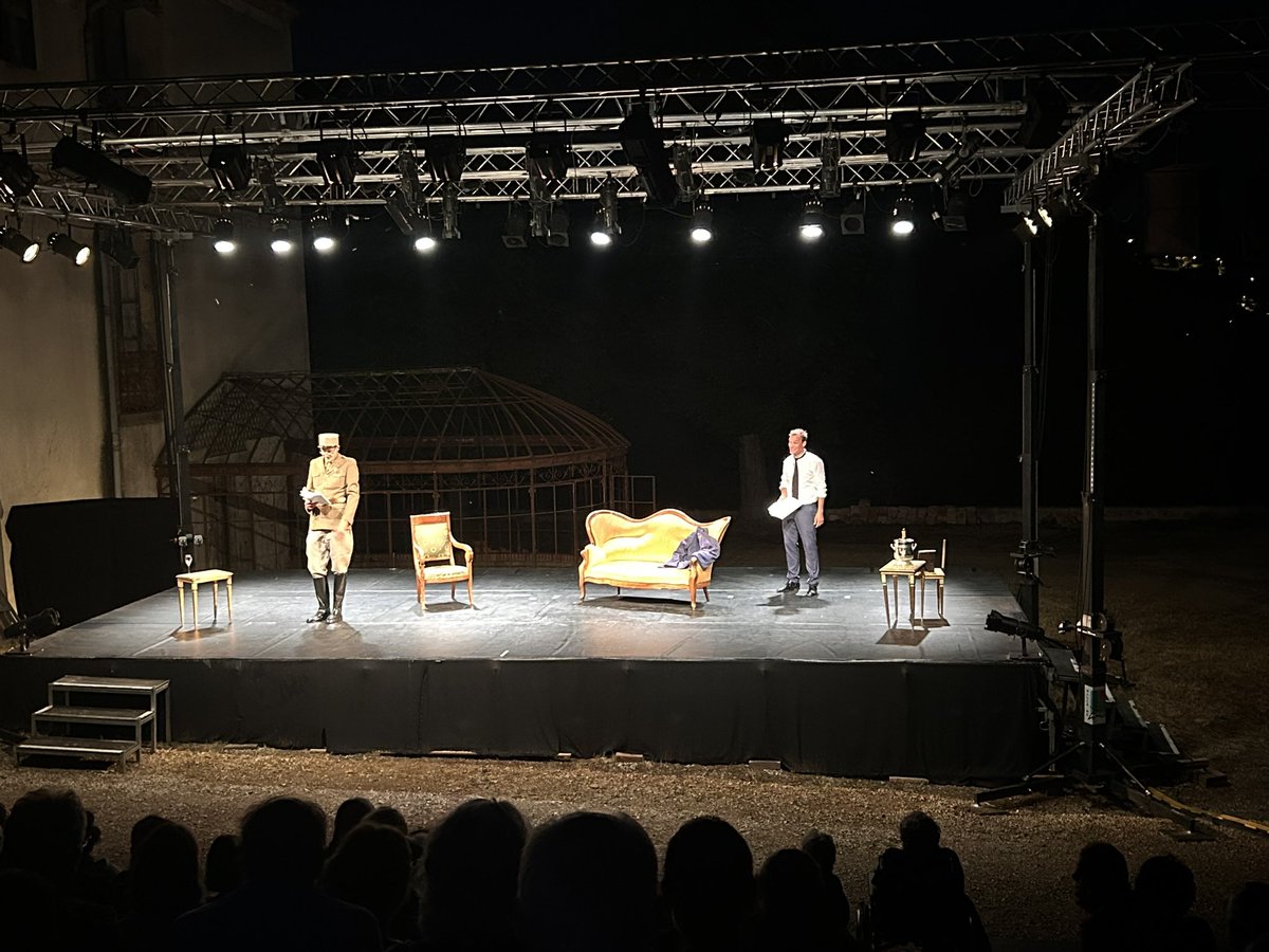 marc_alandry's tweet photo. #theatre @PhilippeBesset @jeanmariebesset “ De Gaulle apparaît en songe à Emmanuel Macron” de JM Besset à voir absolument!
Bon été! https://t.co/rjnlJZ4rM5