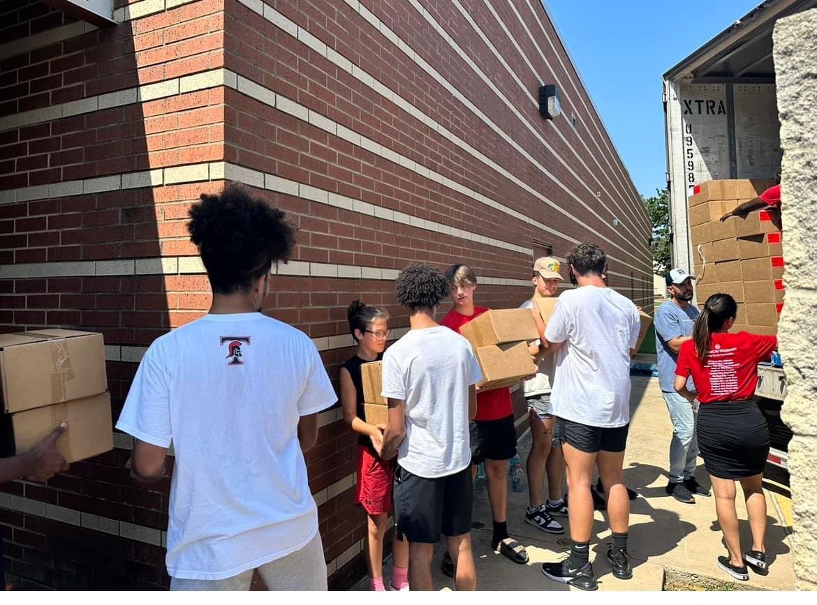 IAR2_Football's tweet photo. Thankful for the opportunity to serve on this Friday by giving back to the community! They helped unload boxes to prepare for tomorrow’s “Operation Back 2 School” hosted by our friends @6stones 
#TrojanDNA https://t.co/eMpKJQx35Q